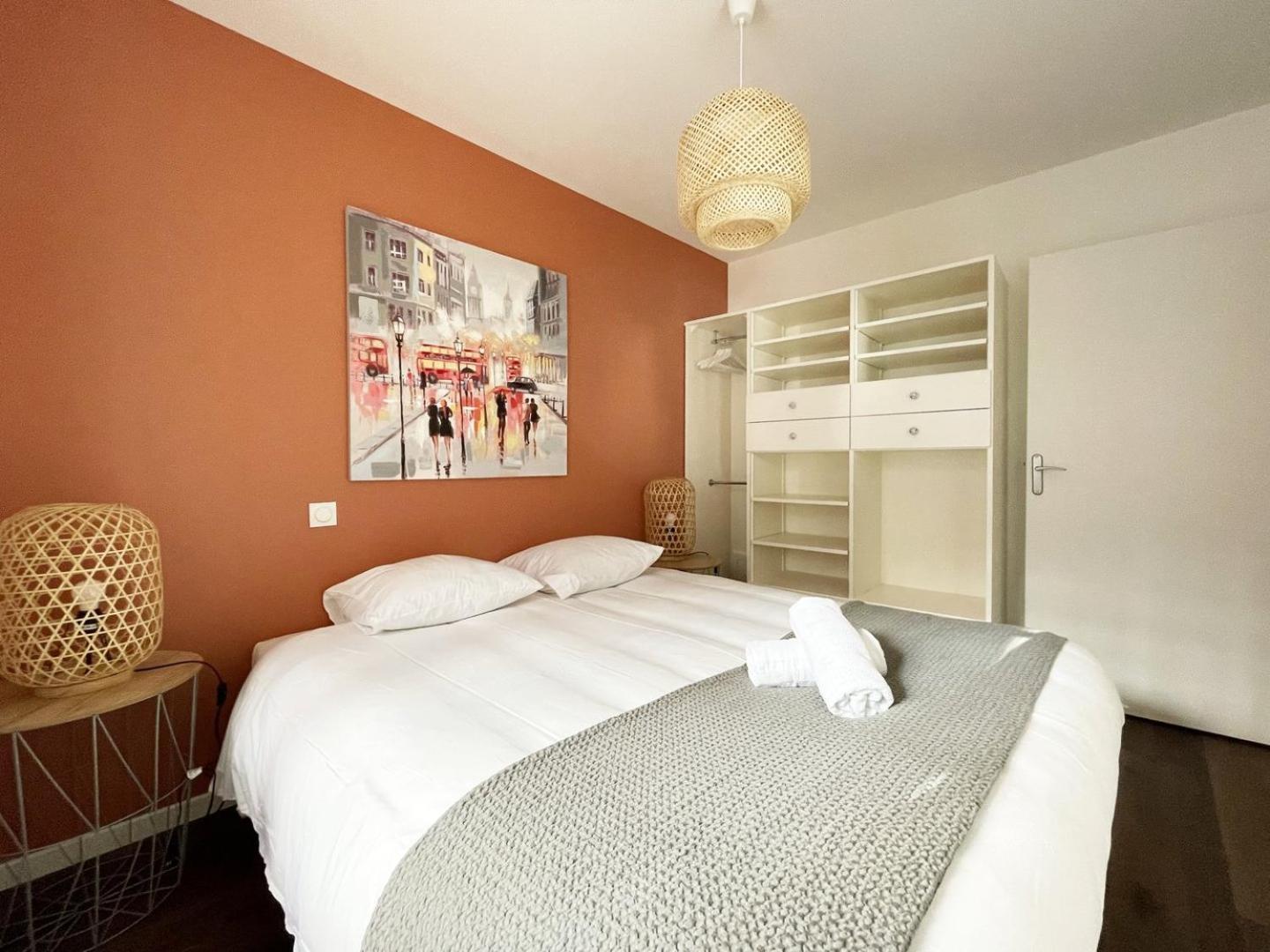 Le Patio De La Reine Berthe - Parking Included Apartment Chartres Bagian luar foto