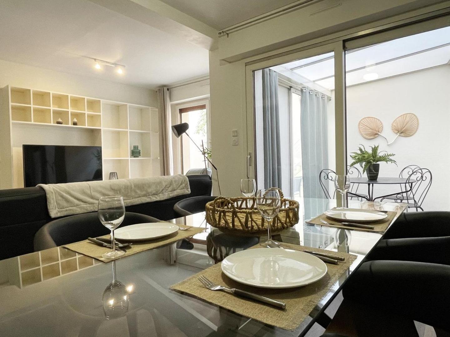 Le Patio De La Reine Berthe - Parking Included Apartment Chartres Bagian luar foto