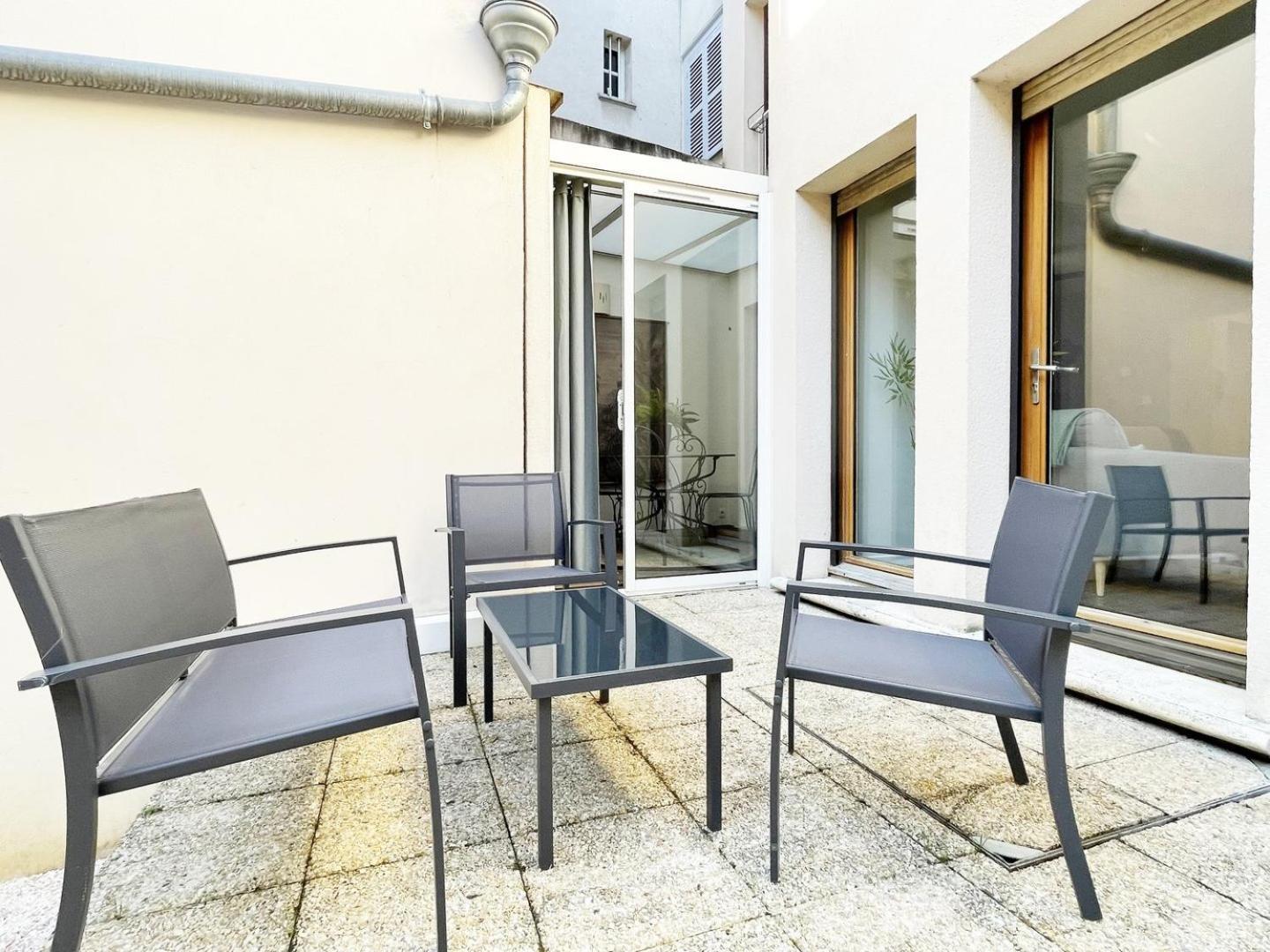 Le Patio De La Reine Berthe - Parking Included Apartment Chartres Bagian luar foto